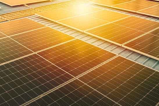 Zonnepanelen bedrijventerrein