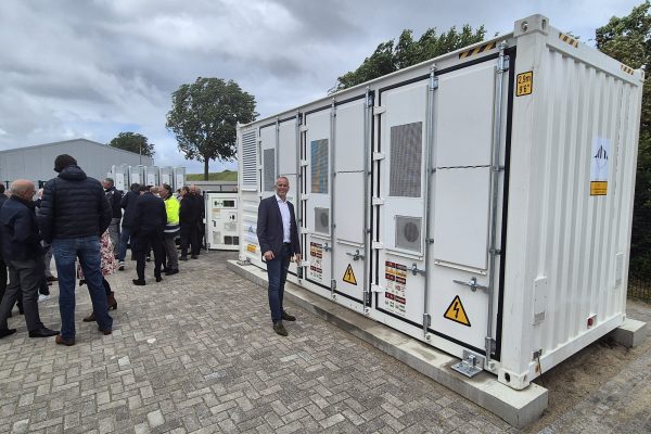 Jeroen-voor-de-batterij-energy-hub-Tholen
